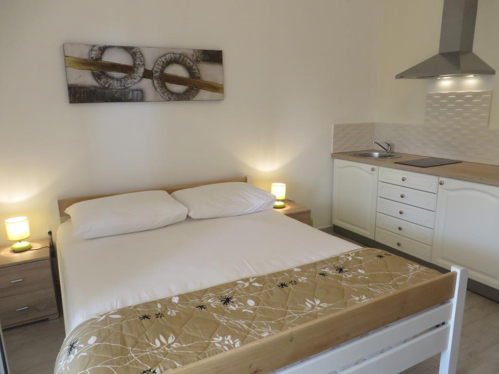 Banic Apartments With Pool Biograd Na Moru Habitación foto